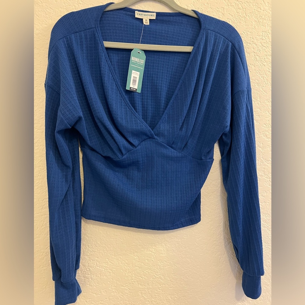 ***NWT*** Earthbound Misses Top